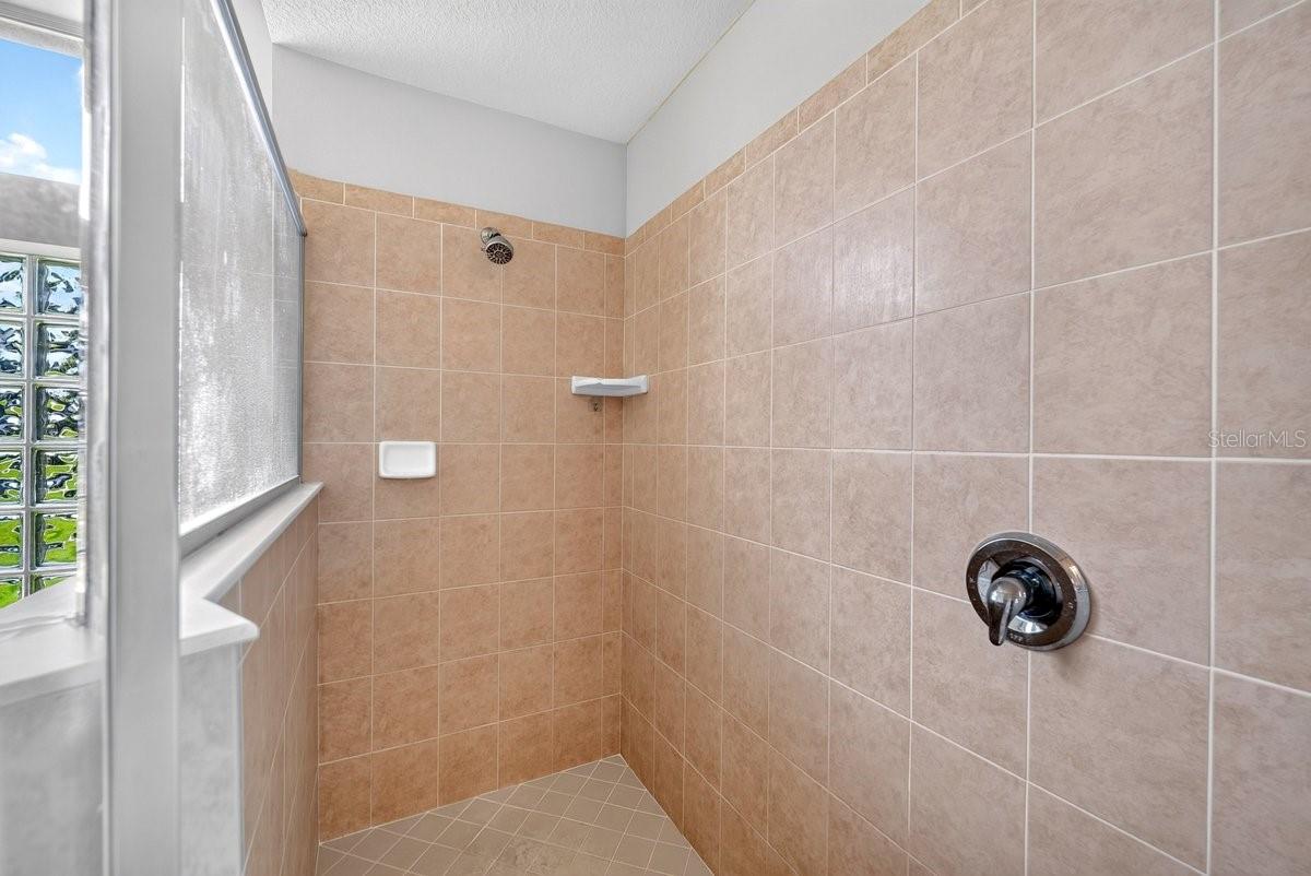 BREAKAWAY TR PH 03 UNIT 2B - Residential