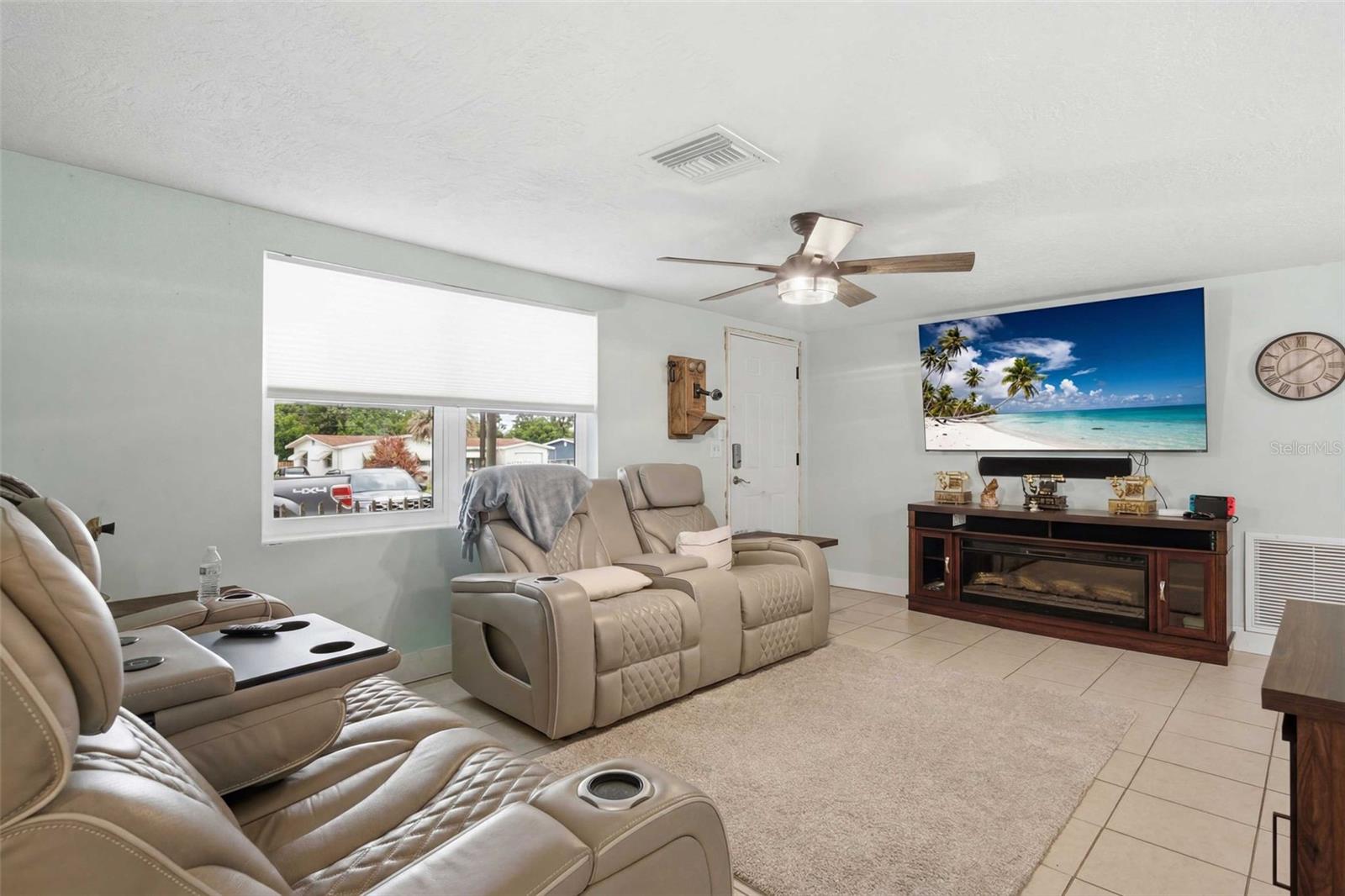 BEVERLY HILLS UNIT 04 - Residential