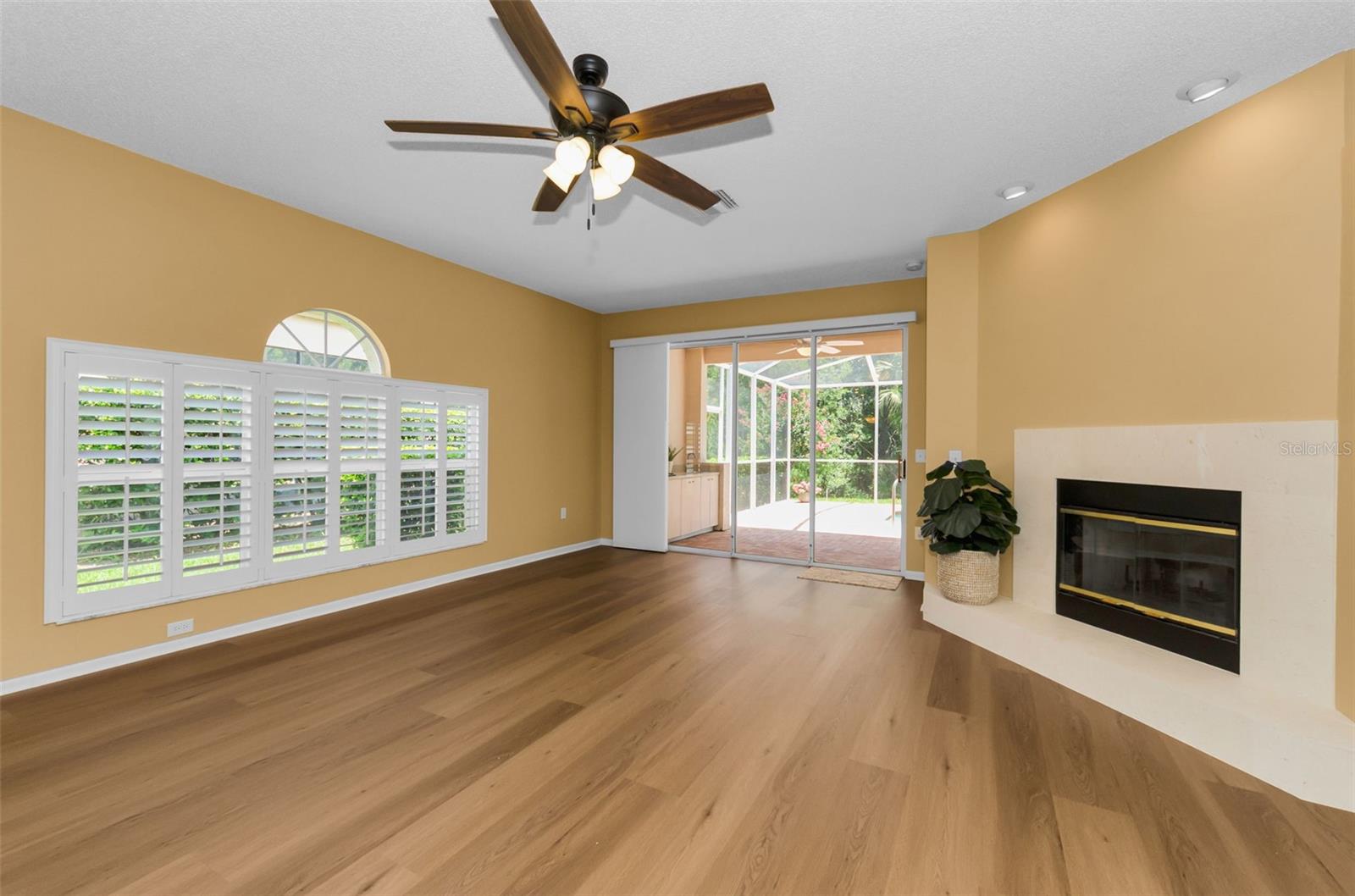 CRESCENT OAKS COUNTRY CLUB 2 - Residential