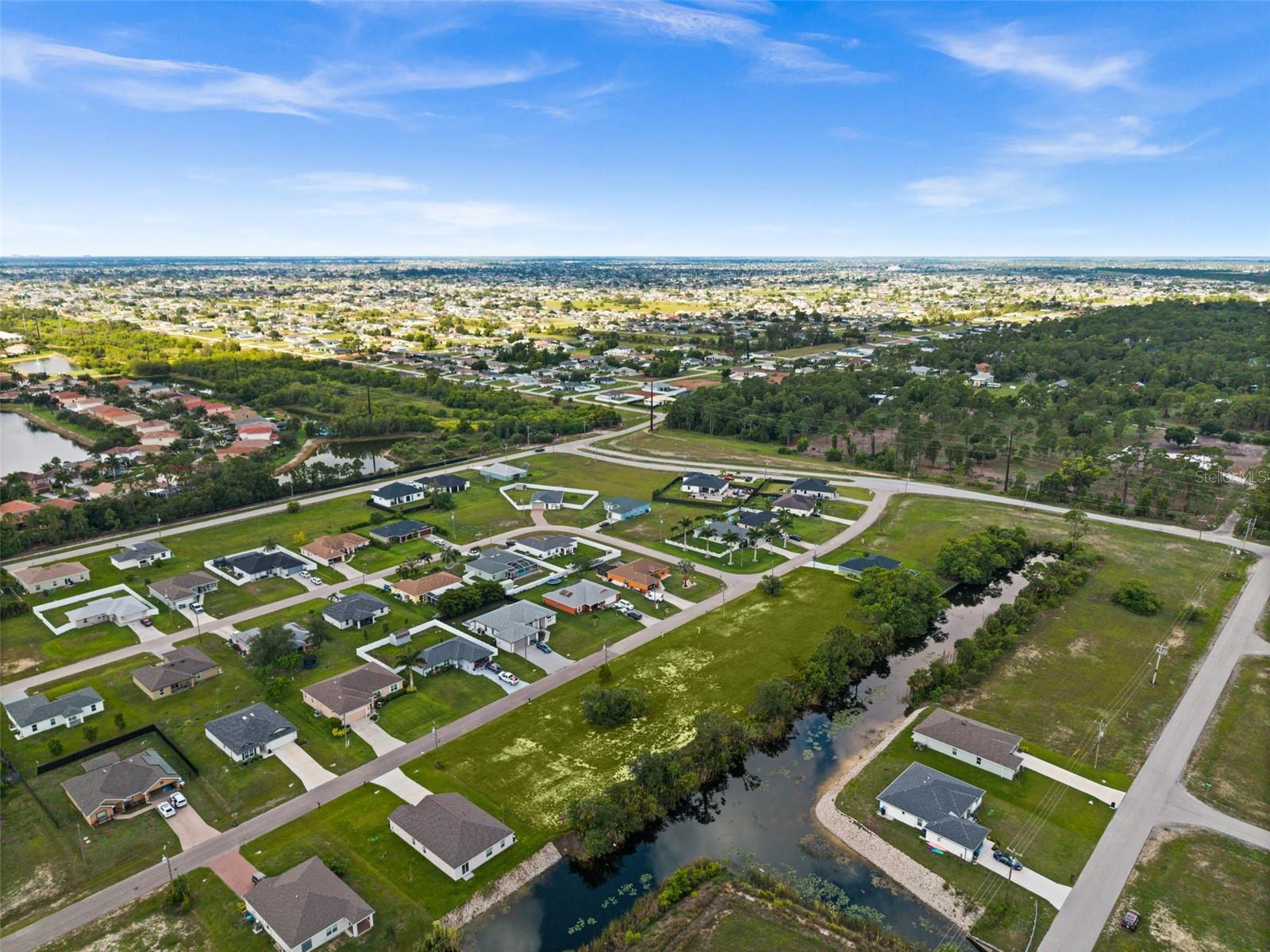 CAPE CORAL - Land