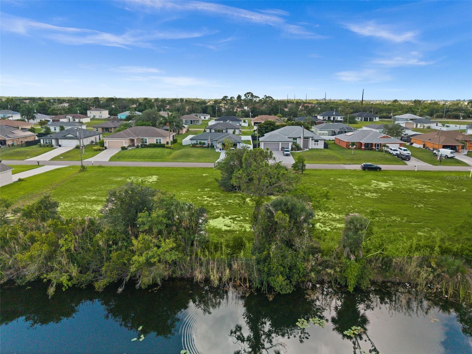 CAPE CORAL - Land