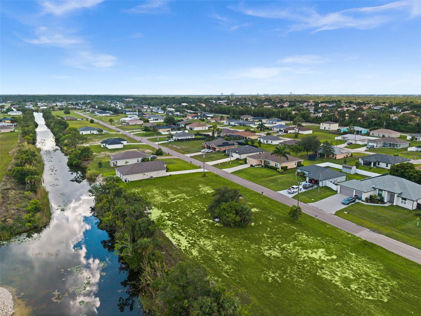 CAPE CORAL - Land
