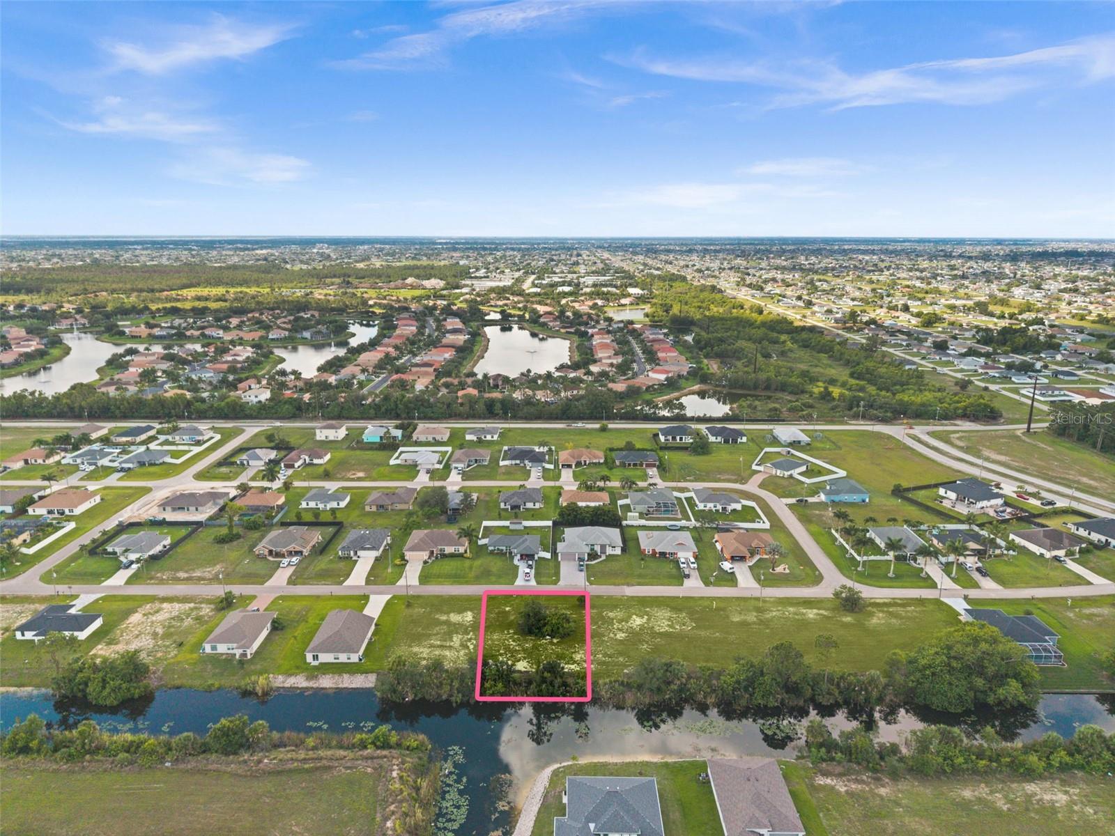 CAPE CORAL - Land