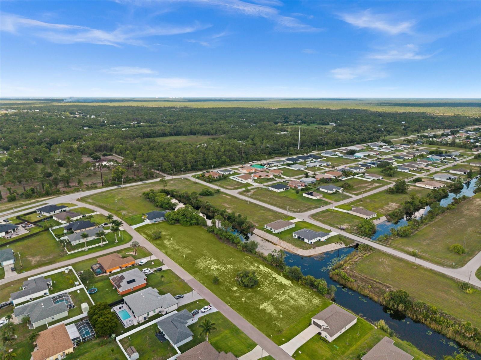 CAPE CORAL - Land