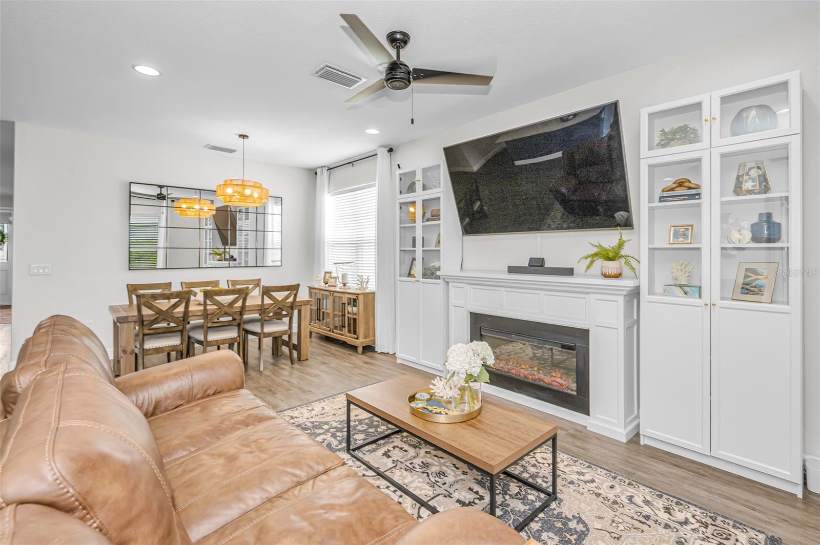 RIVERCHASE - Residential