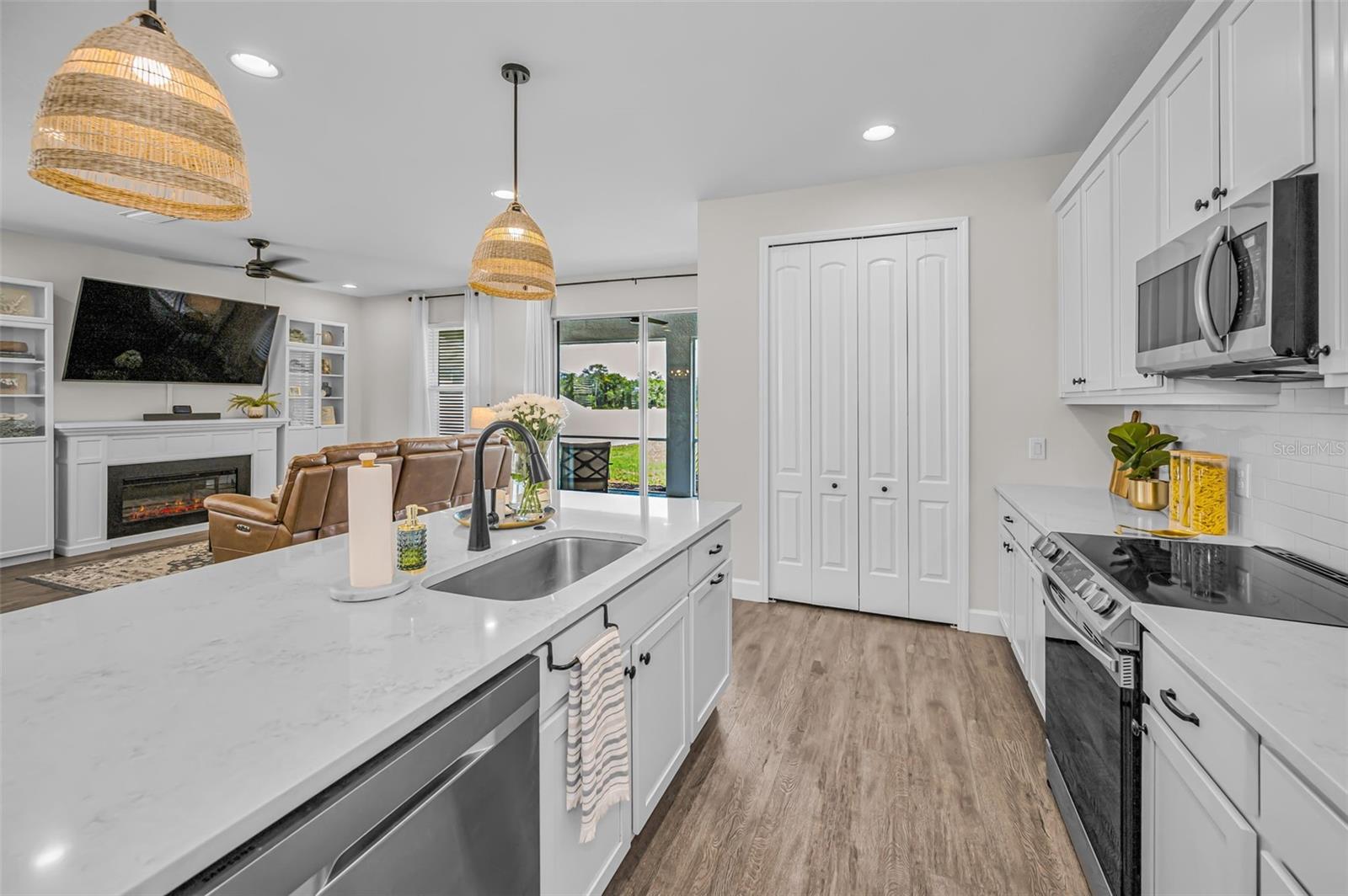 RIVERCHASE - Residential