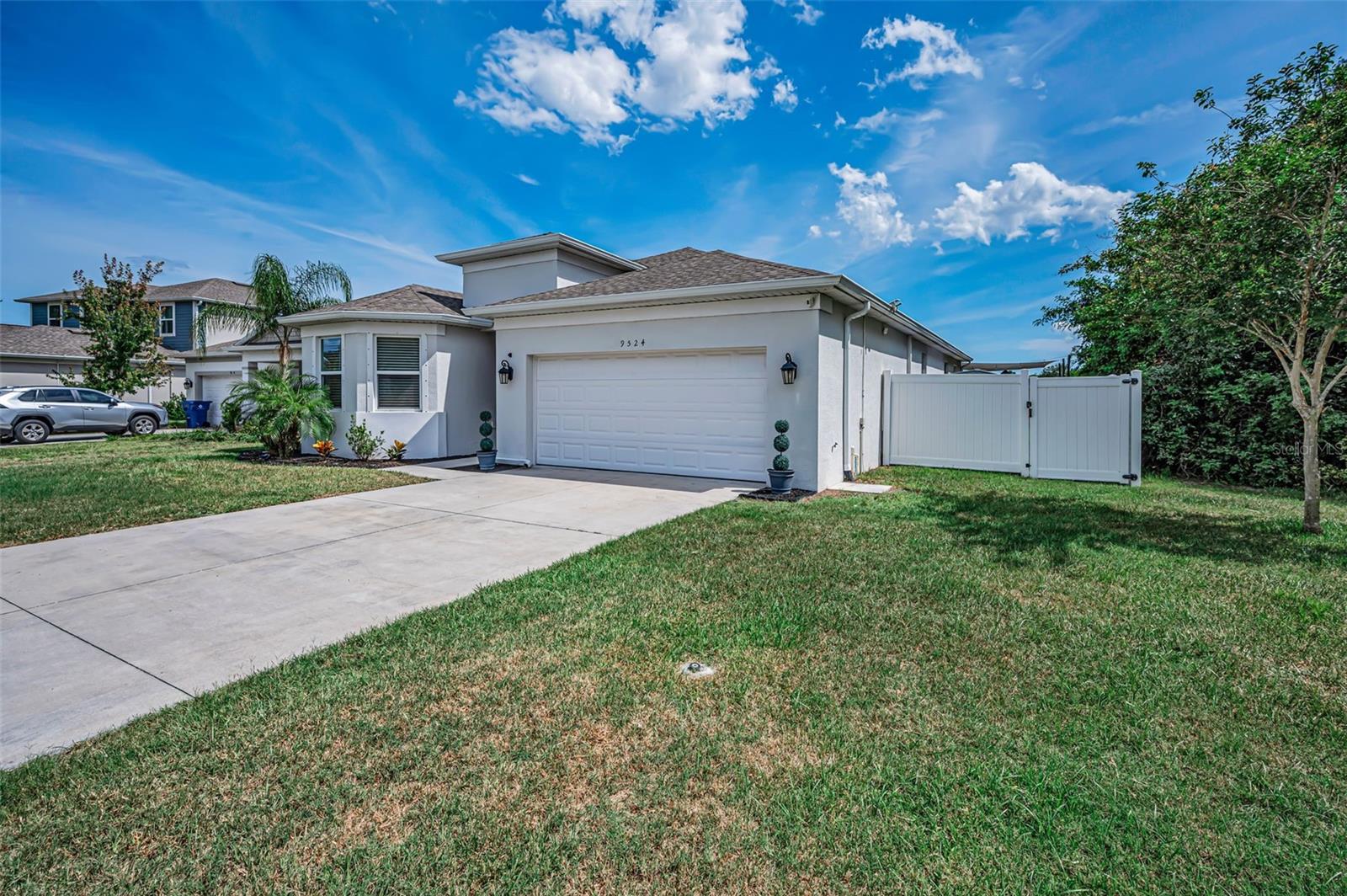 RIVERCHASE - Residential