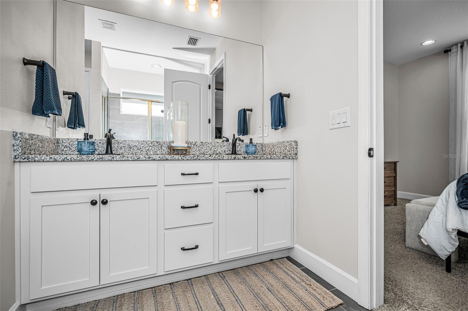 RIVERCHASE - Residential
