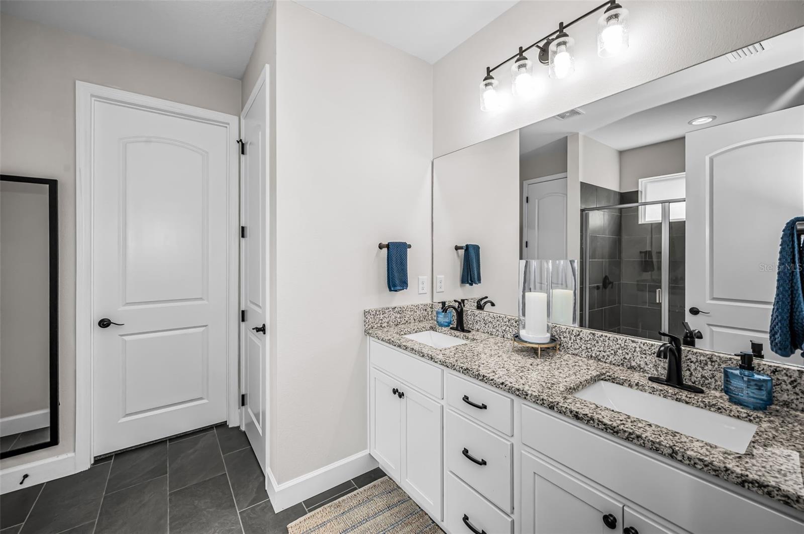 RIVERCHASE - Residential