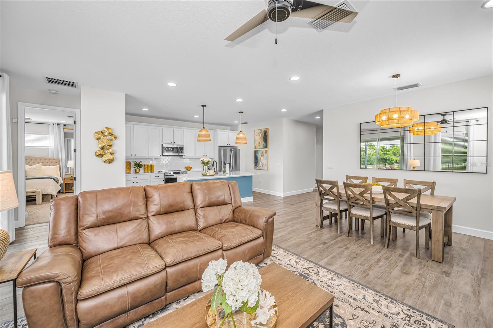 RIVERCHASE - Residential