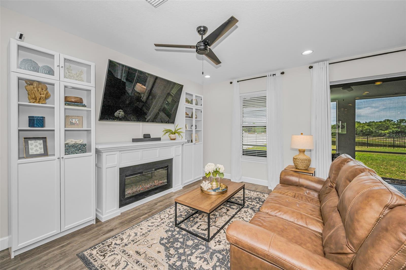 RIVERCHASE - Residential