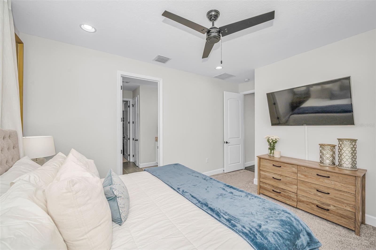RIVERCHASE - Residential