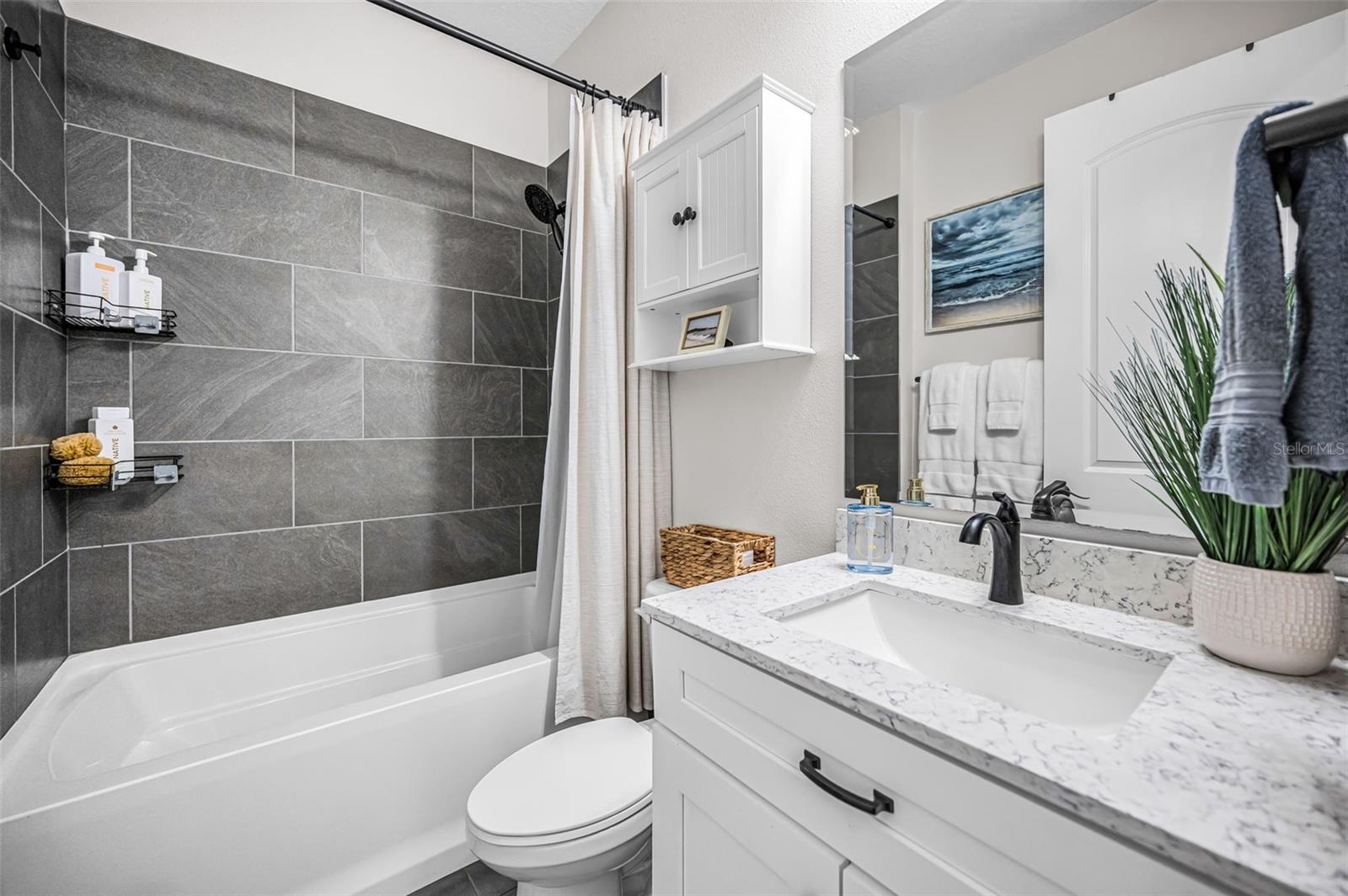 RIVERCHASE - Residential