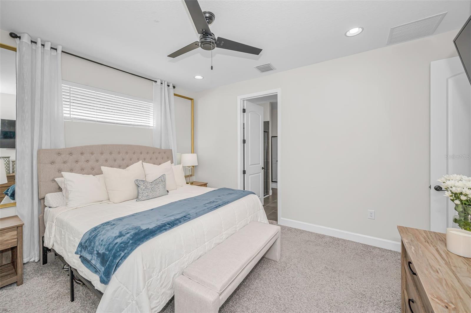 RIVERCHASE - Residential