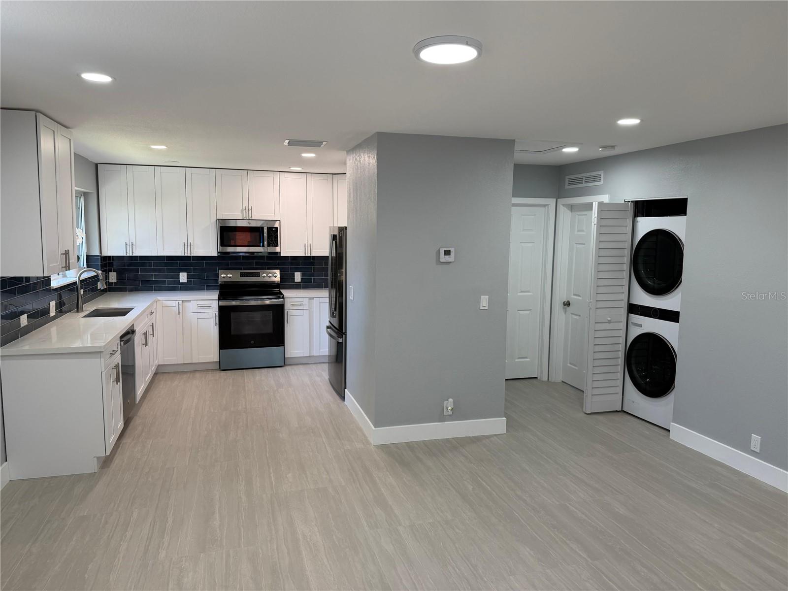 ARLINGTON PARK 11-52 B - Residential Lease