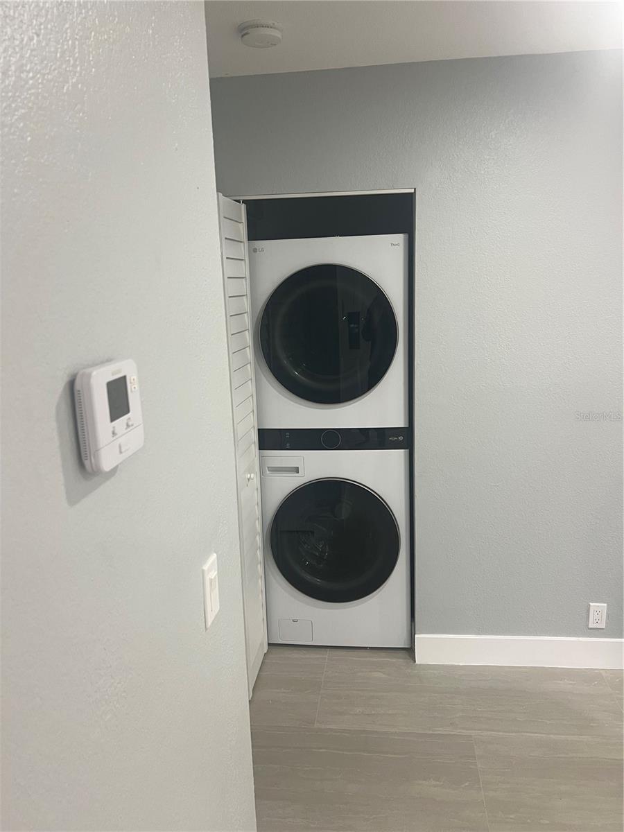 ARLINGTON PARK 11-52 B - Residential Lease