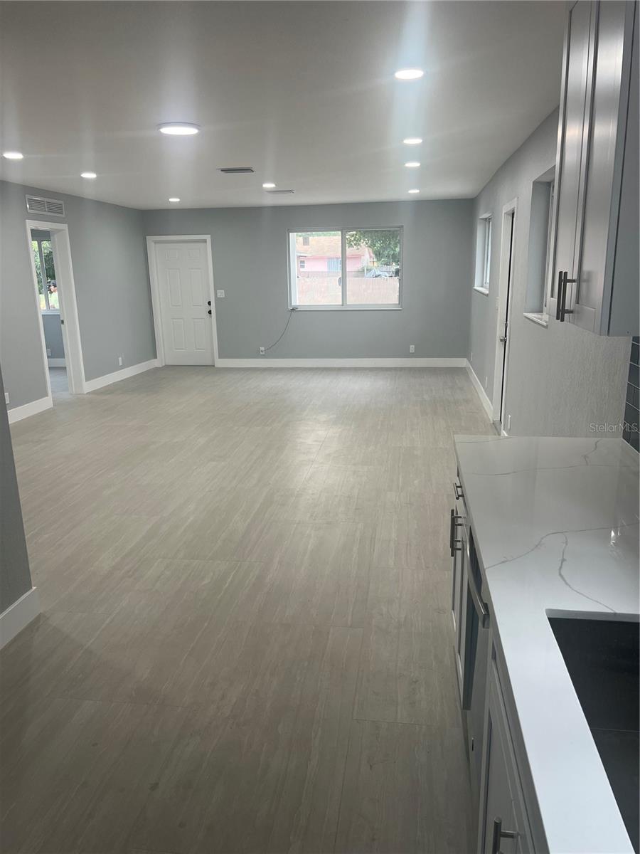 ARLINGTON PARK 11-52 B - Residential Lease