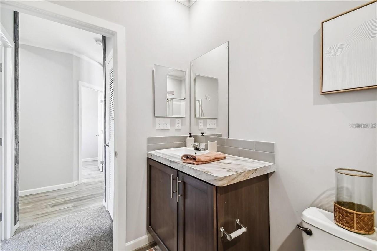HAMPTON COURT UNREC - Residential