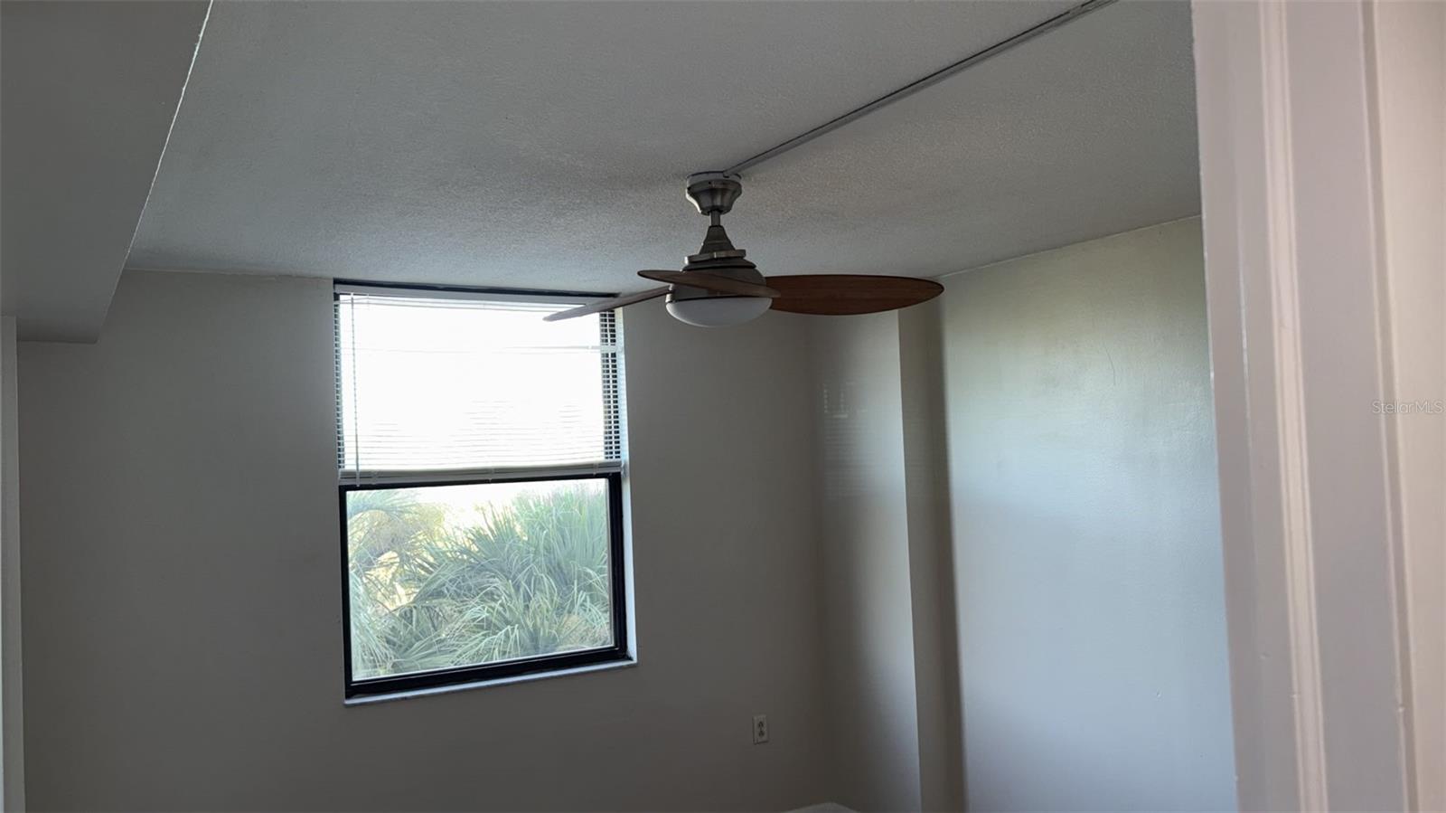 LAKESIDE CROSSING CONDO - Residential Lease