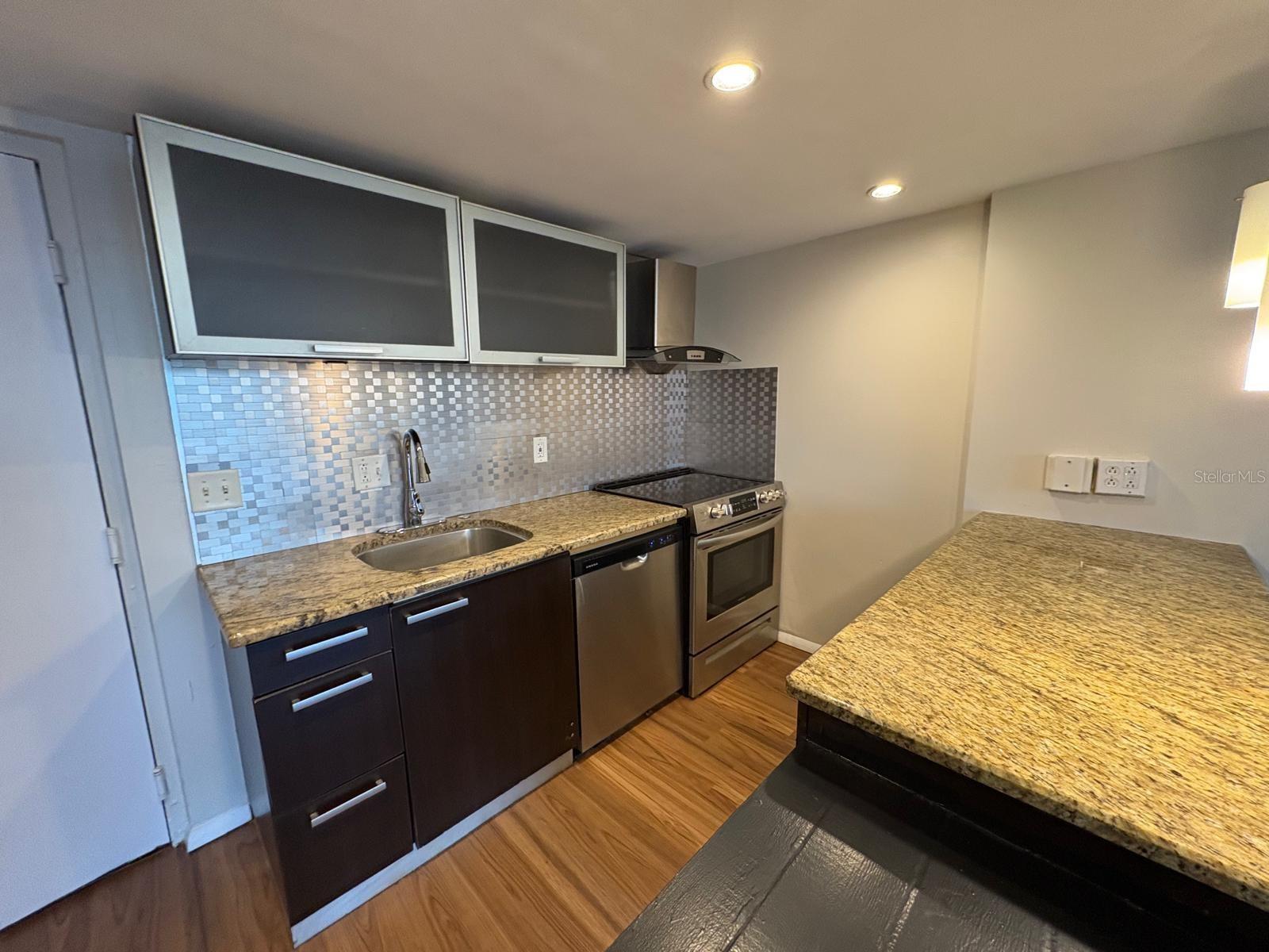 LAKESIDE CROSSING CONDO - Residential Lease
