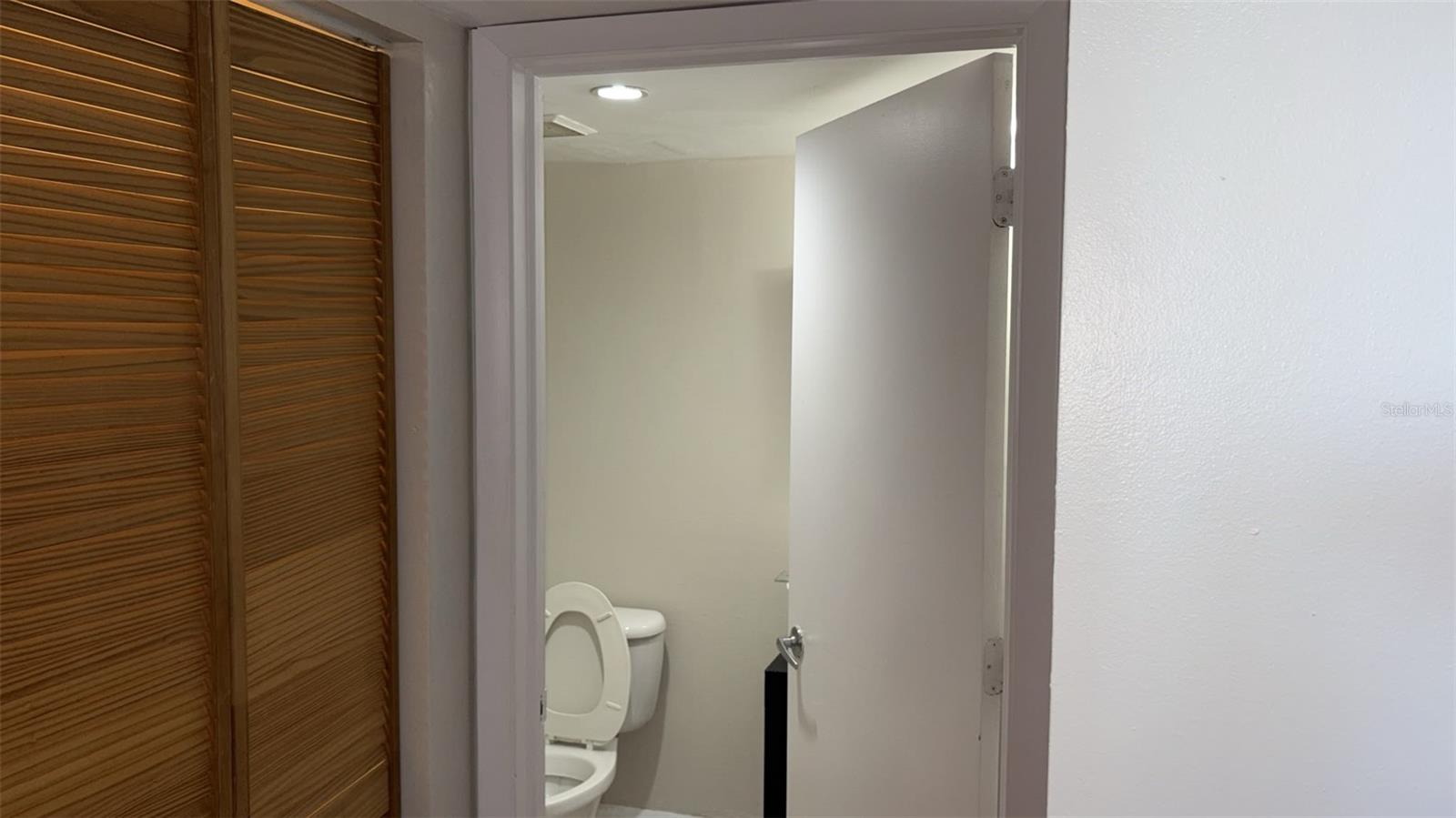 LAKESIDE CROSSING CONDO - Residential Lease