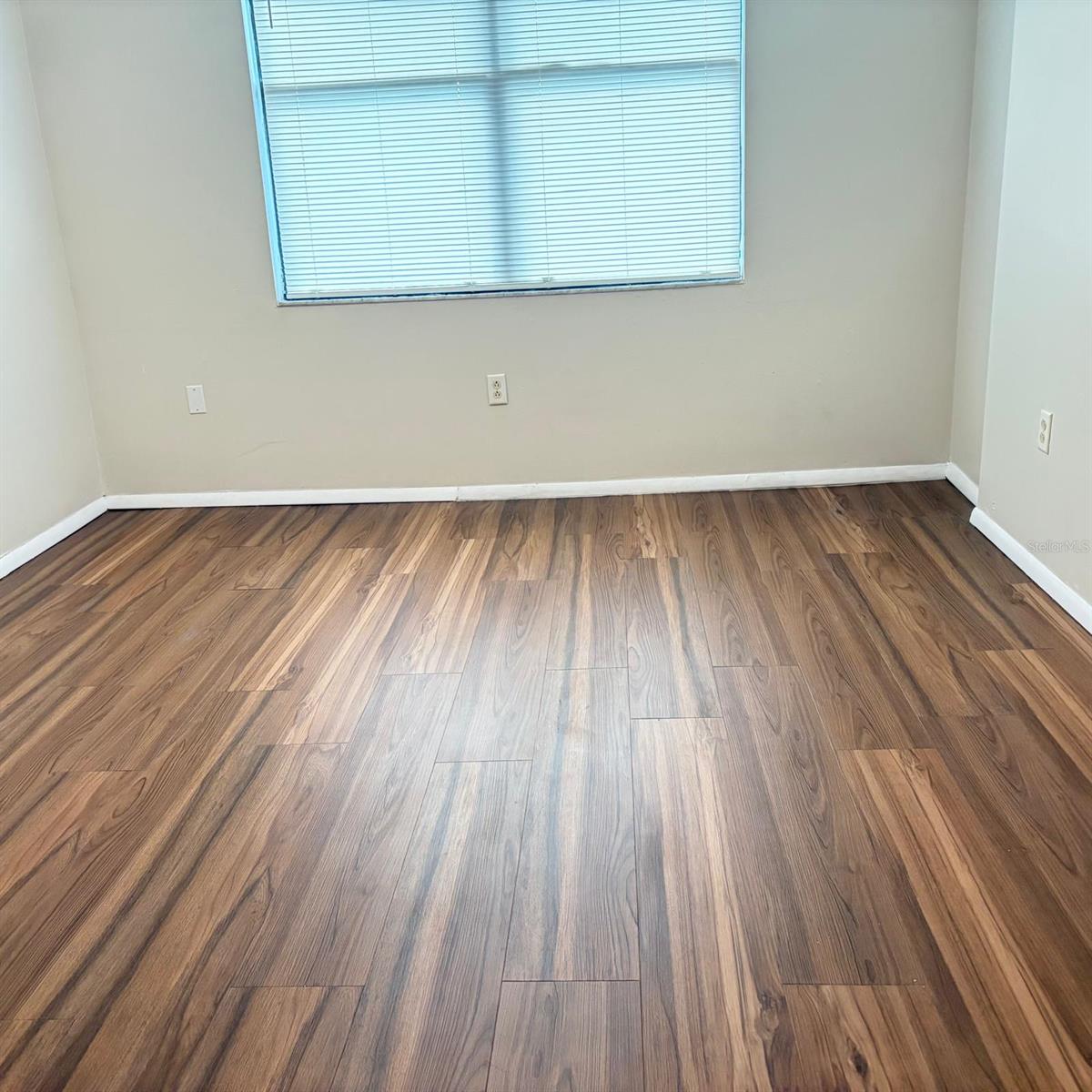 LAKESIDE CROSSING CONDO - Residential Lease