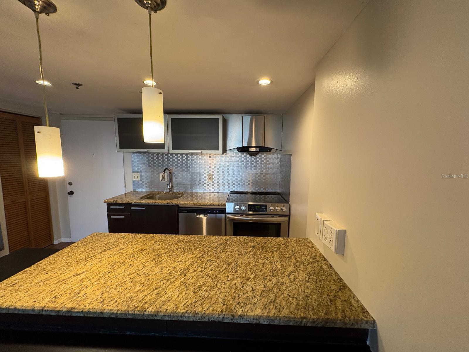 LAKESIDE CROSSING CONDO - Residential Lease