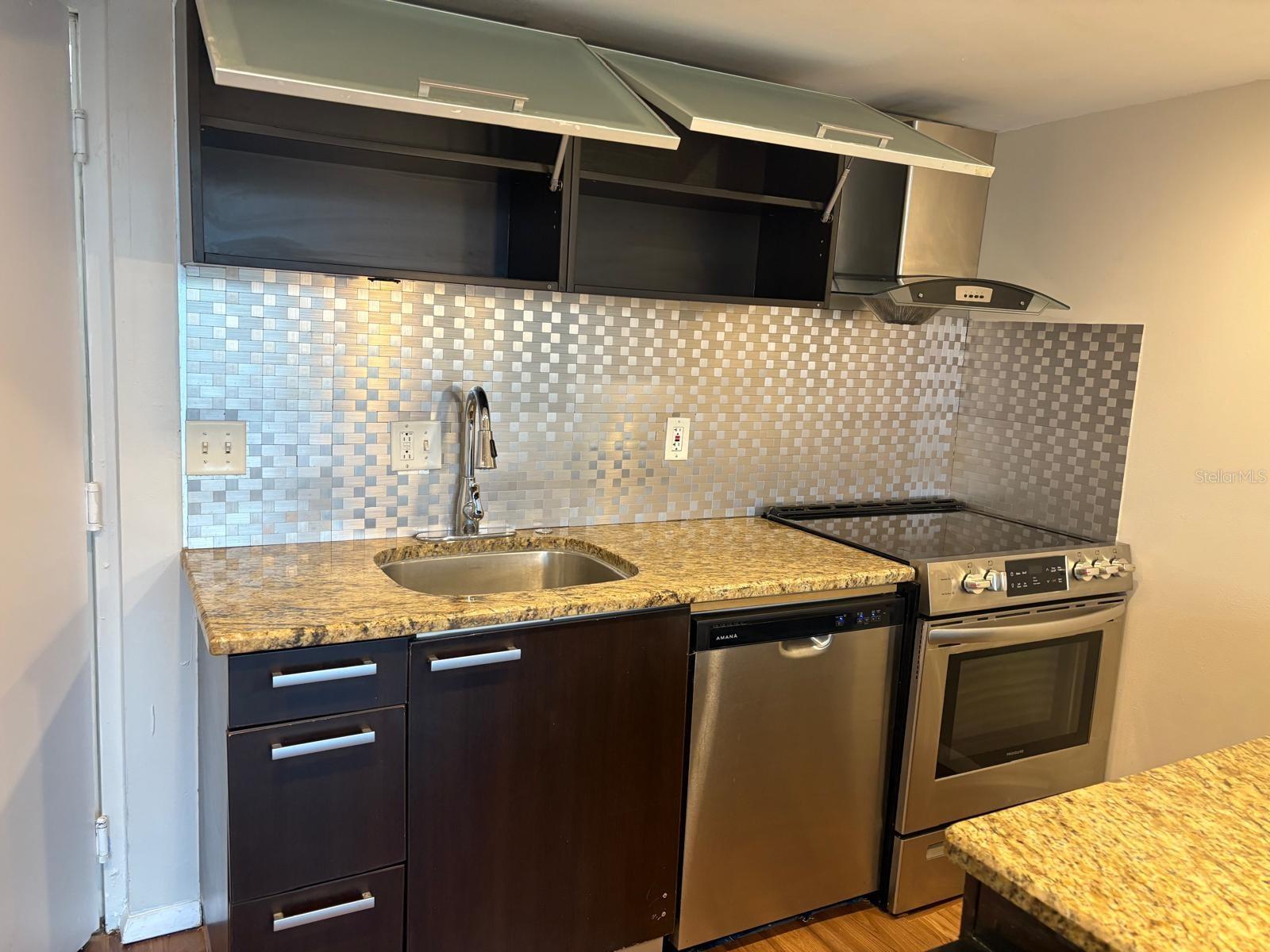 LAKESIDE CROSSING CONDO - Residential Lease