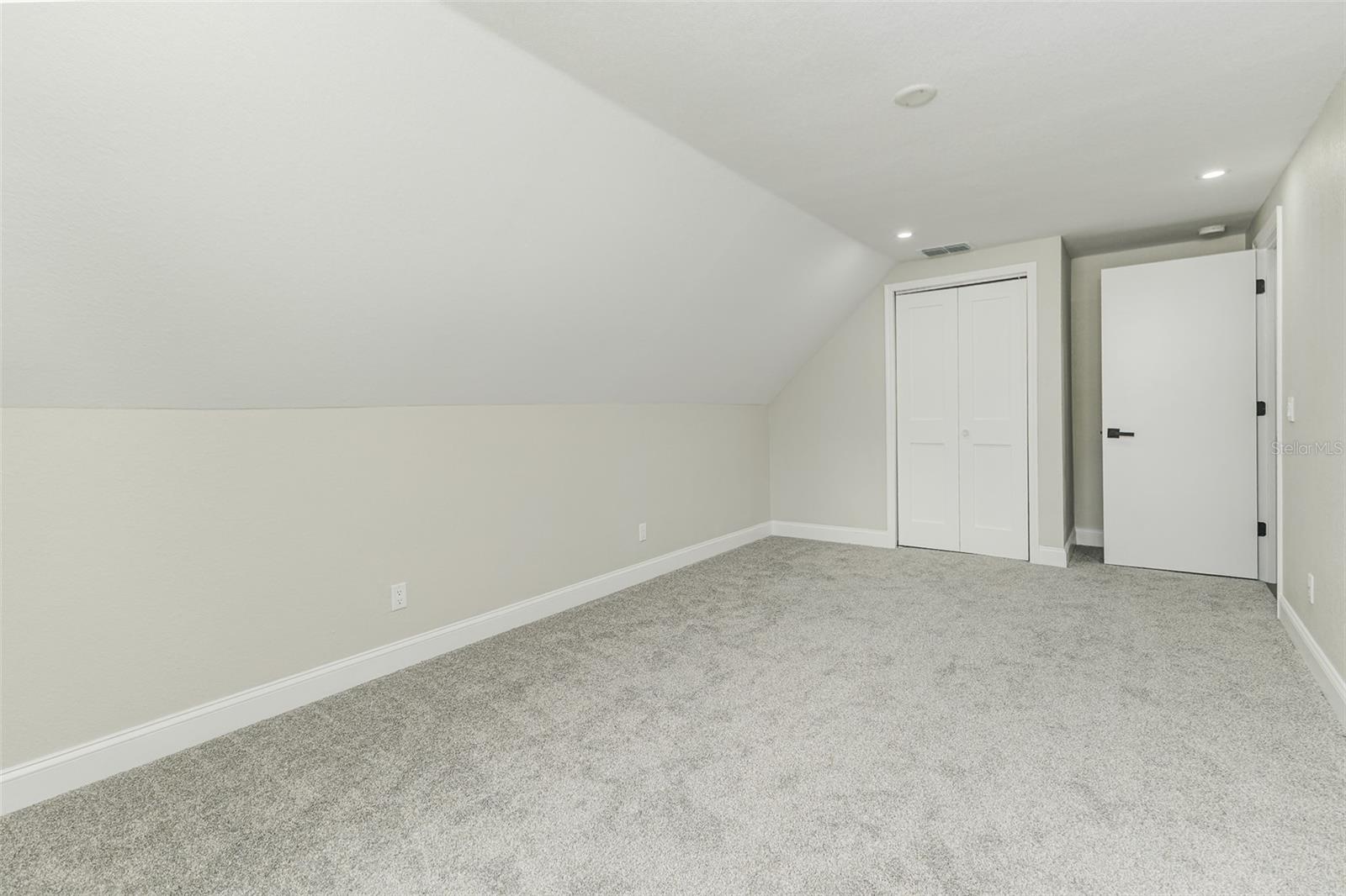 ROYAL OAKS ESTATE - Residential