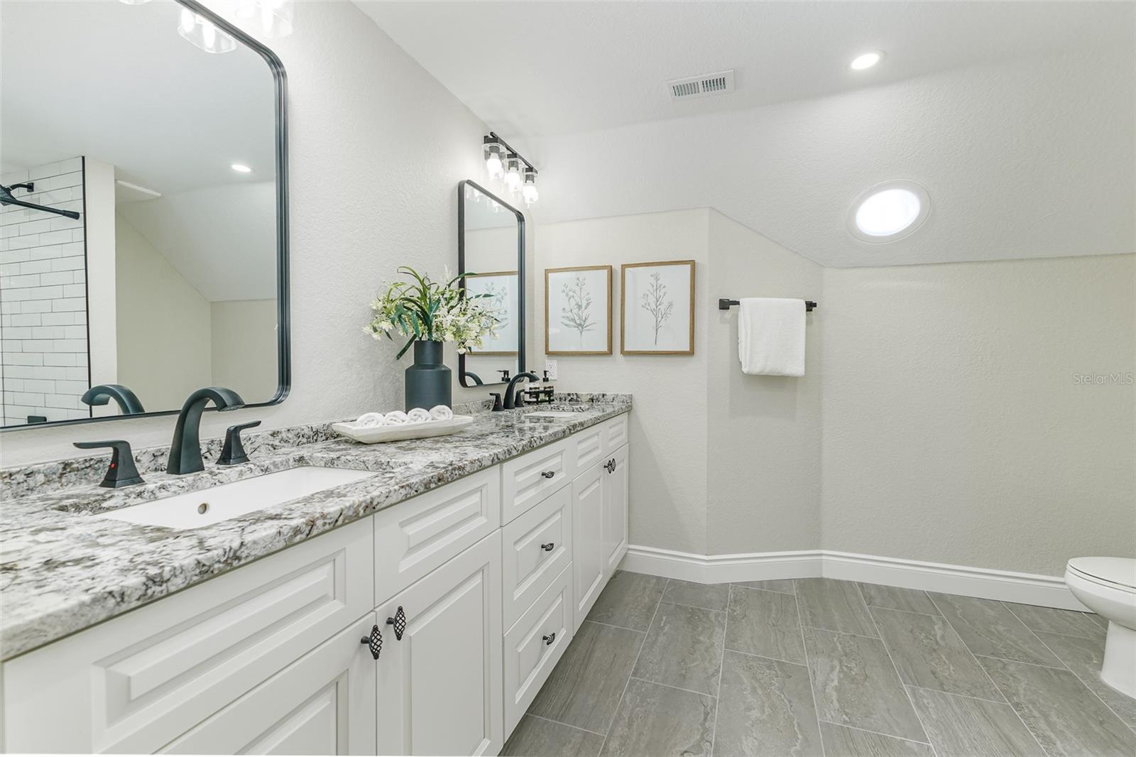 ROYAL OAKS ESTATE - Residential