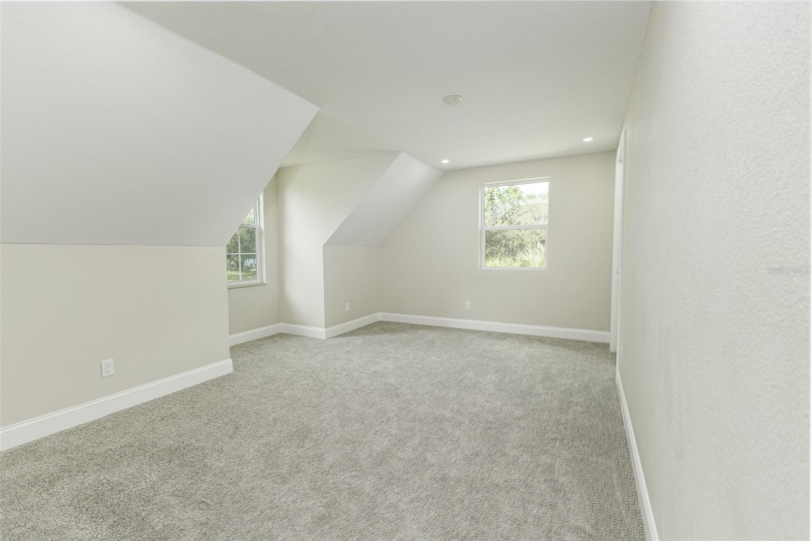 ROYAL OAKS ESTATE - Residential