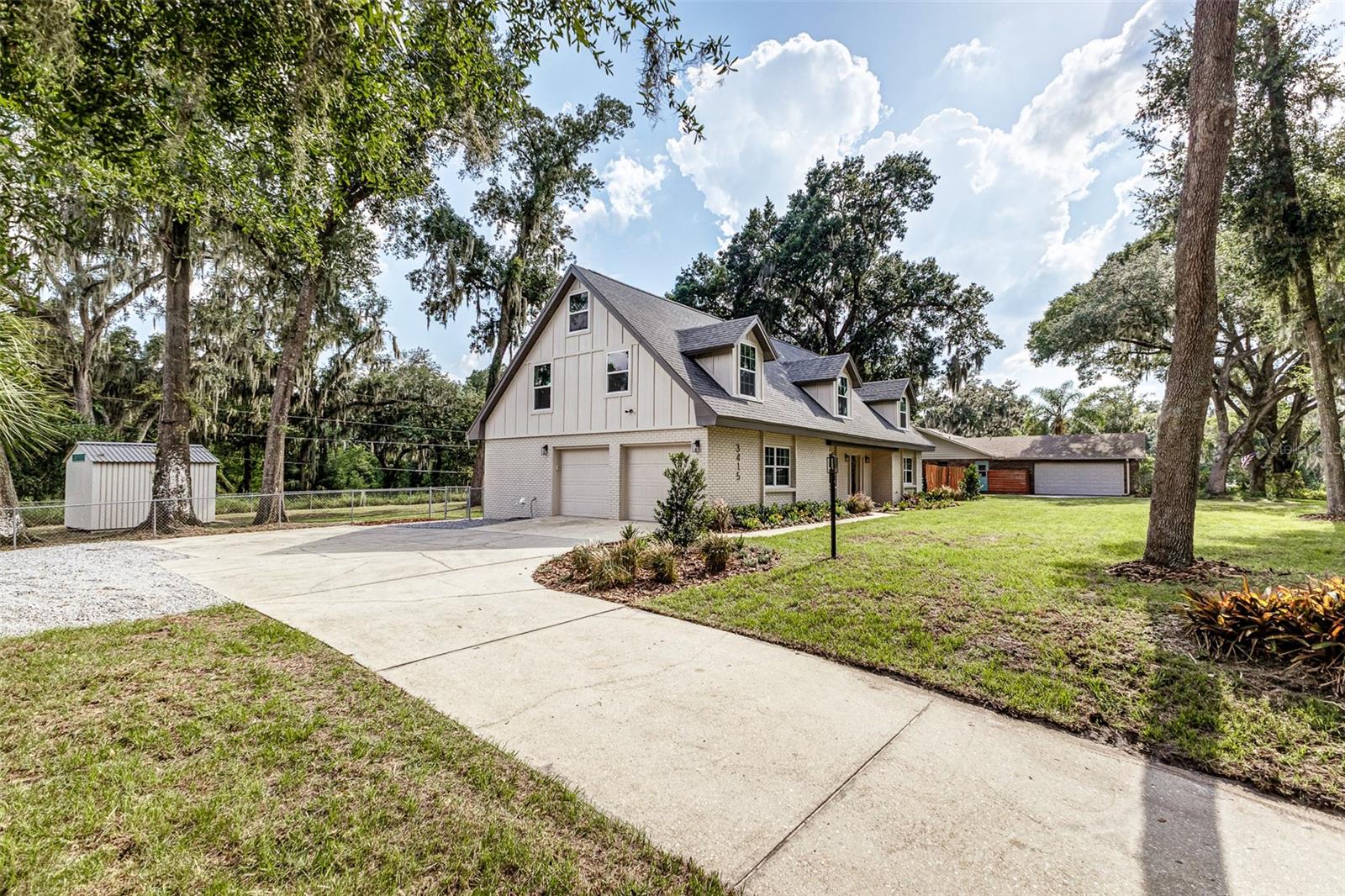 ROYAL OAKS ESTATE - Residential