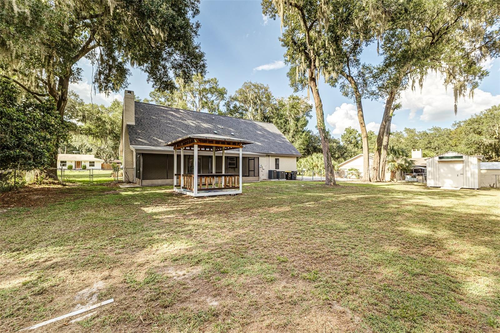 ROYAL OAKS ESTATE - Residential
