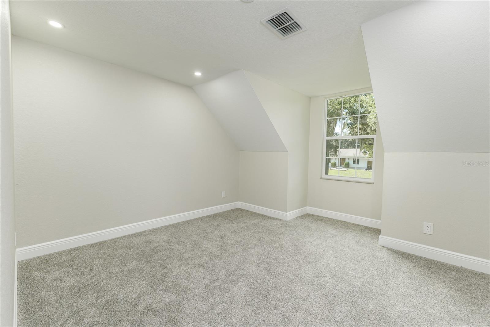 ROYAL OAKS ESTATE - Residential