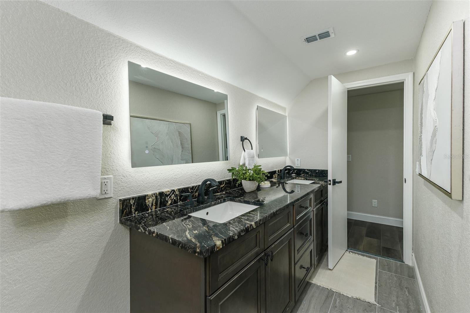 ROYAL OAKS ESTATE - Residential