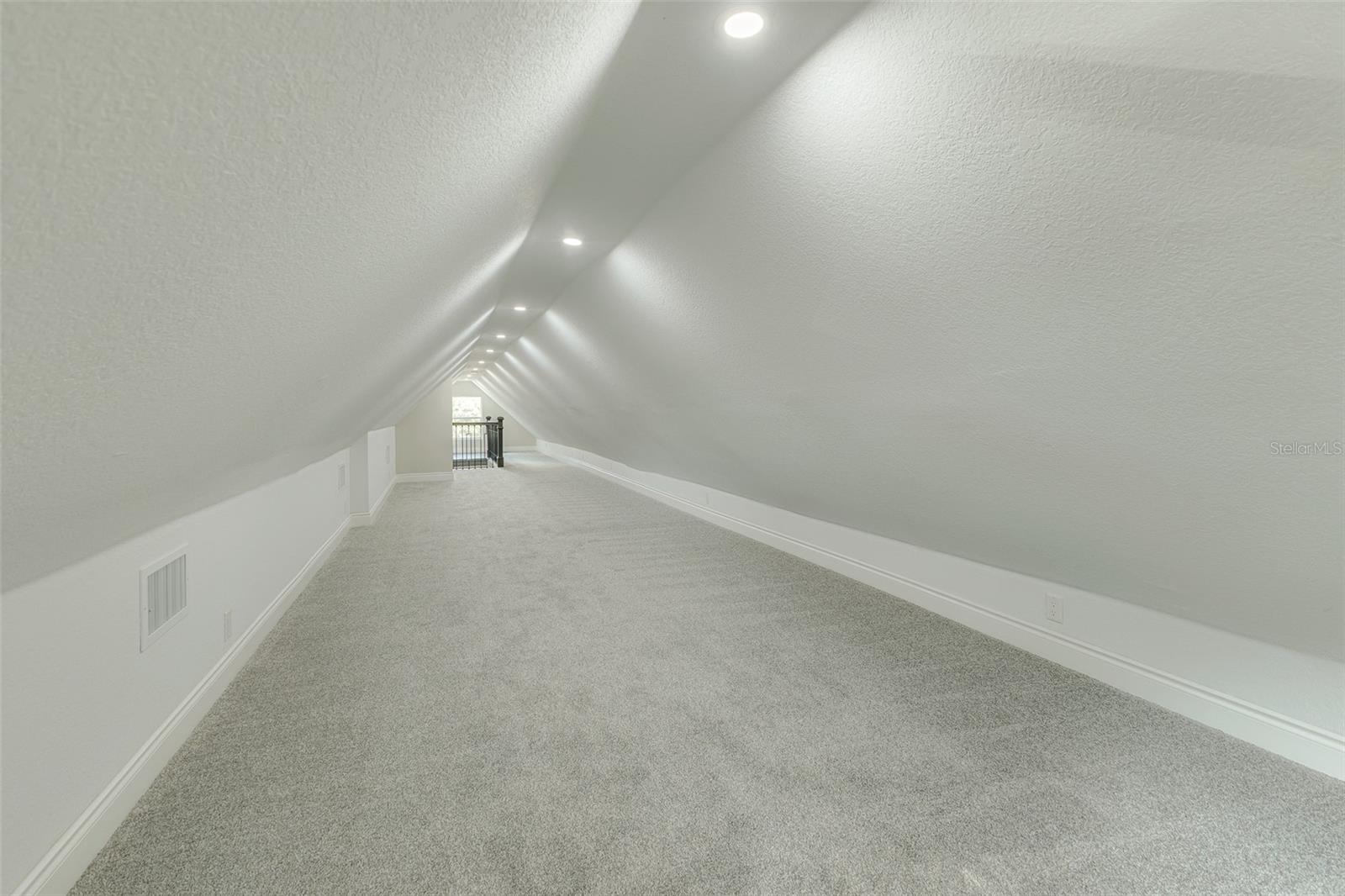 ROYAL OAKS ESTATE - Residential