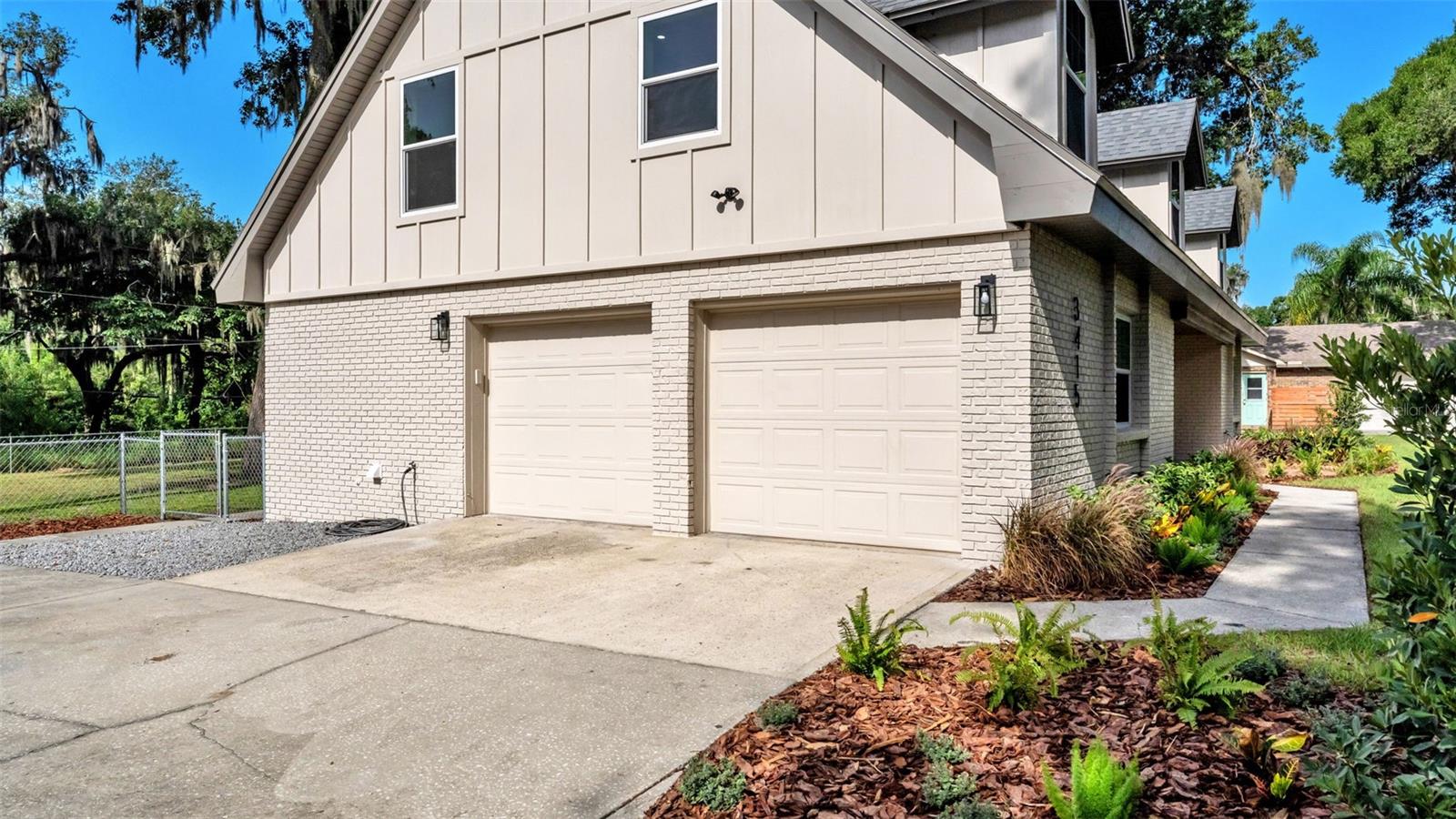 ROYAL OAKS ESTATE - Residential
