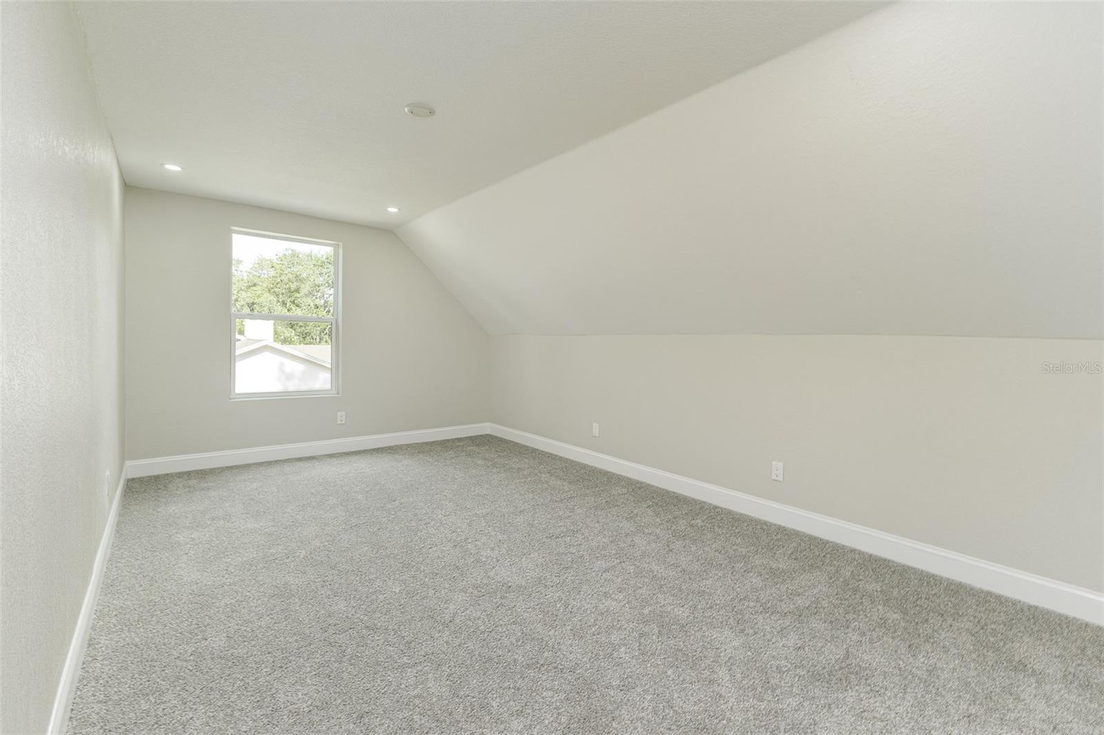 ROYAL OAKS ESTATE - Residential