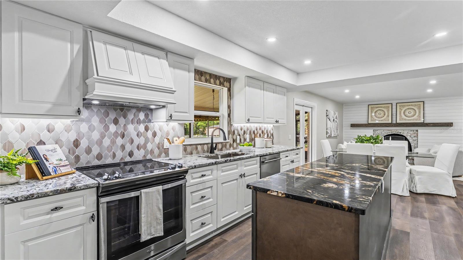 ROYAL OAKS ESTATE - Residential