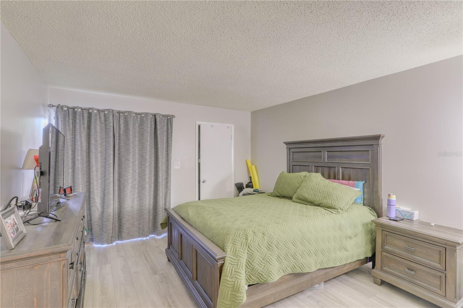 ONE THOUSAND OAKS - Residential Lease
