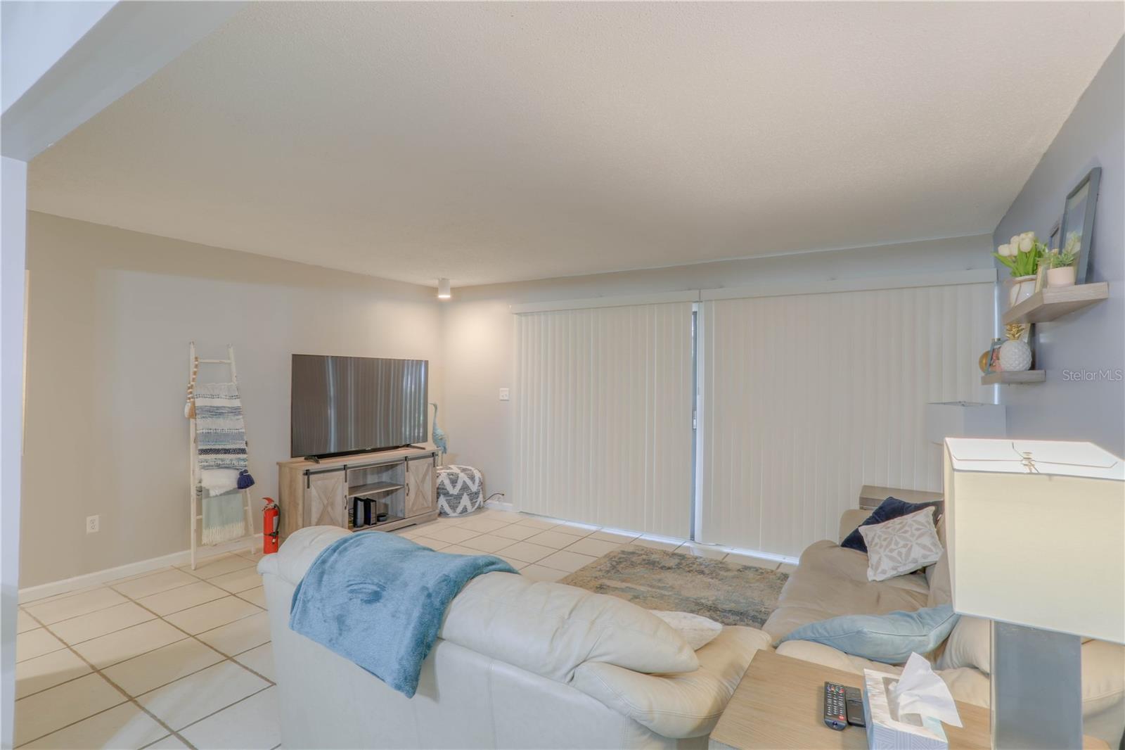 ONE THOUSAND OAKS - Residential Lease