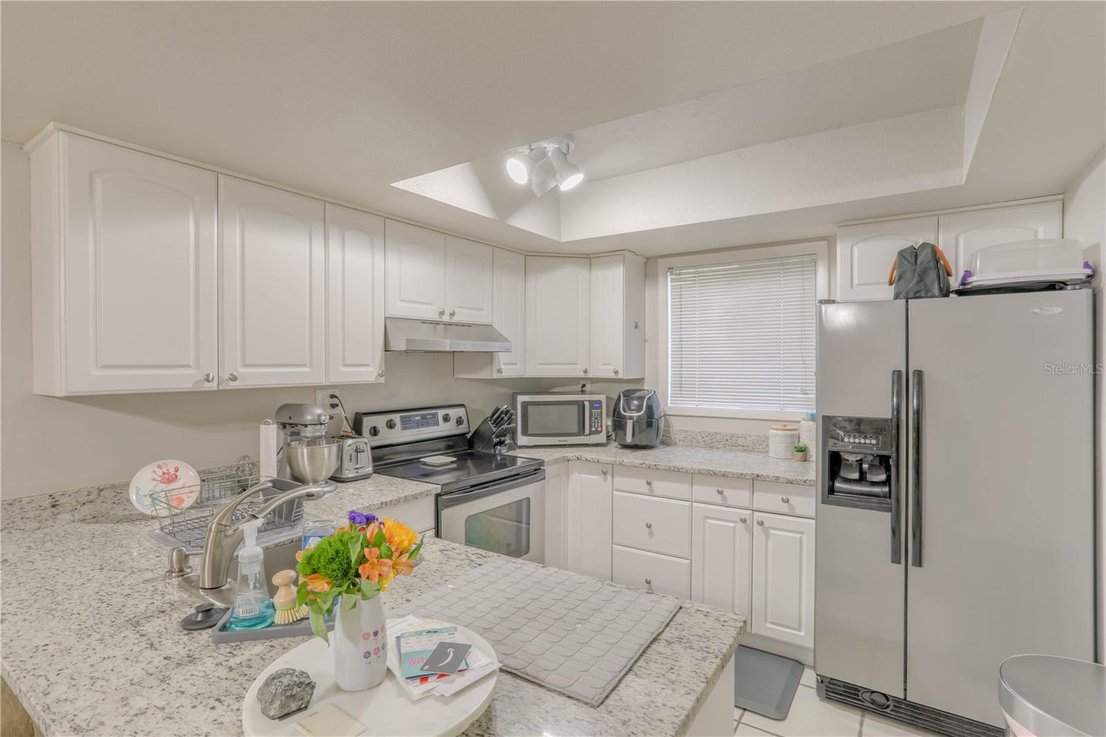ONE THOUSAND OAKS - Residential Lease