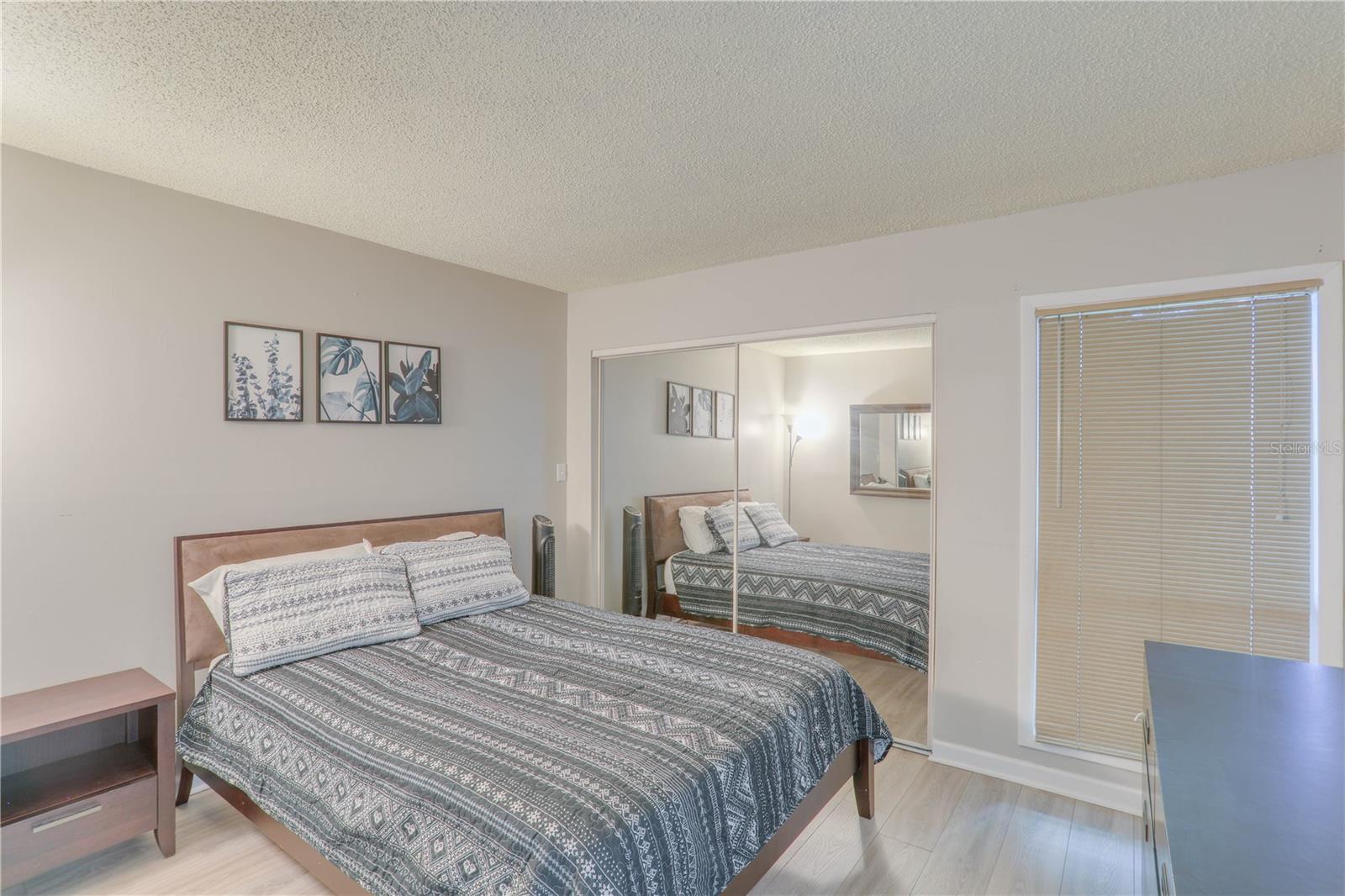 ONE THOUSAND OAKS - Residential Lease