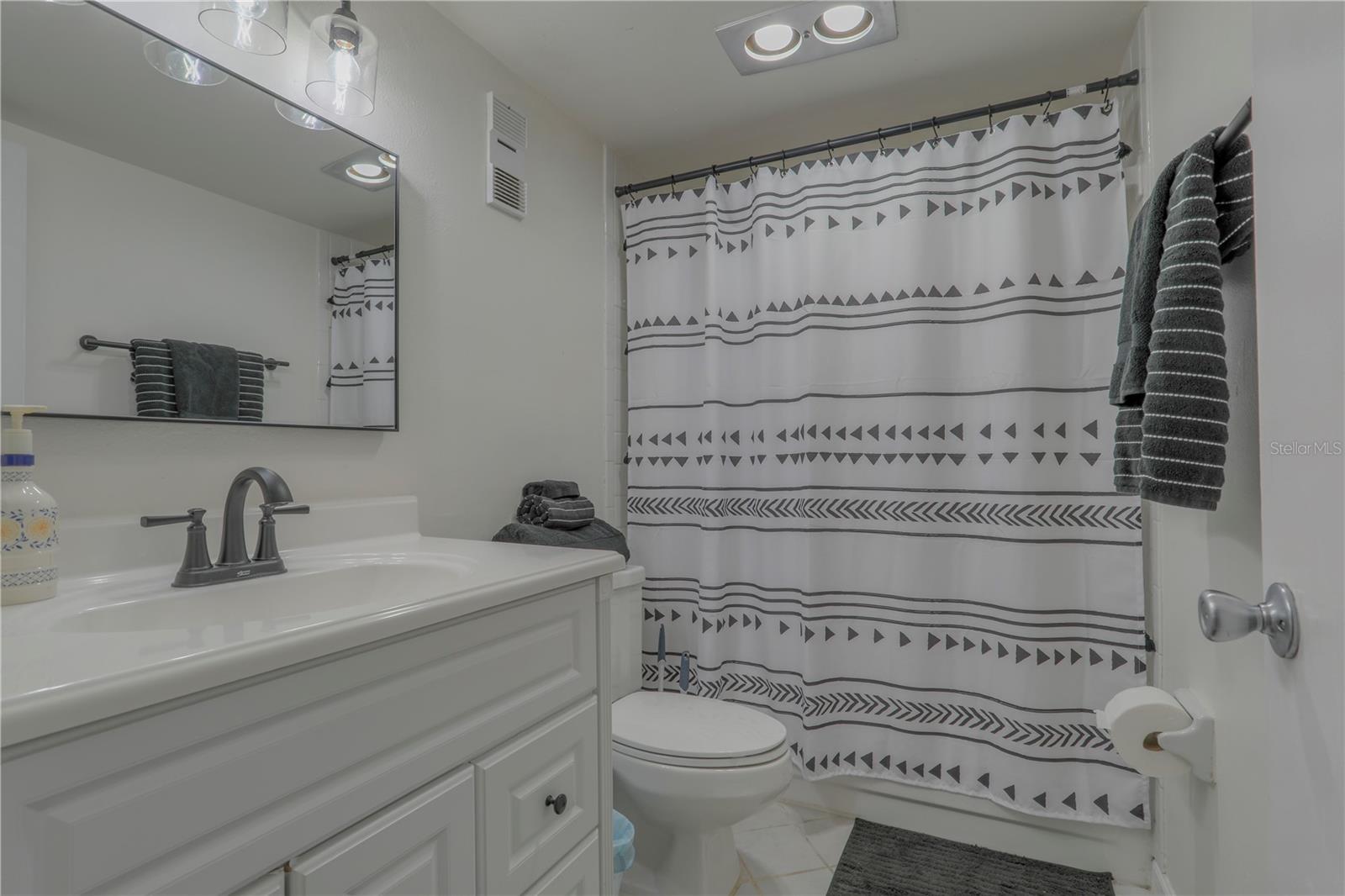 ONE THOUSAND OAKS - Residential Lease
