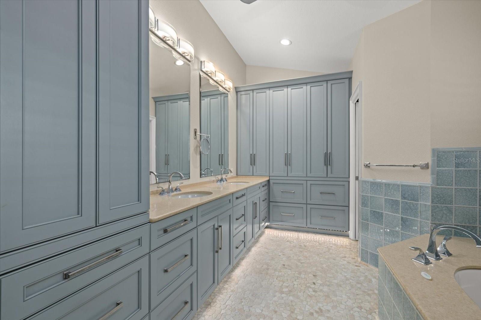 VILLAS AT DEER CREEK - Residential