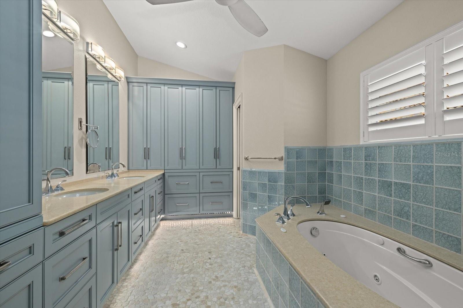 VILLAS AT DEER CREEK - Residential