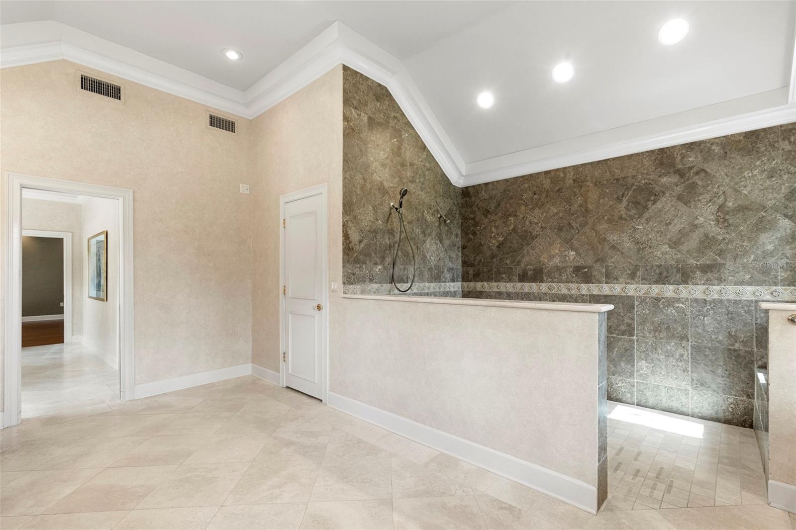 AVILA UNIT 1 - Residential