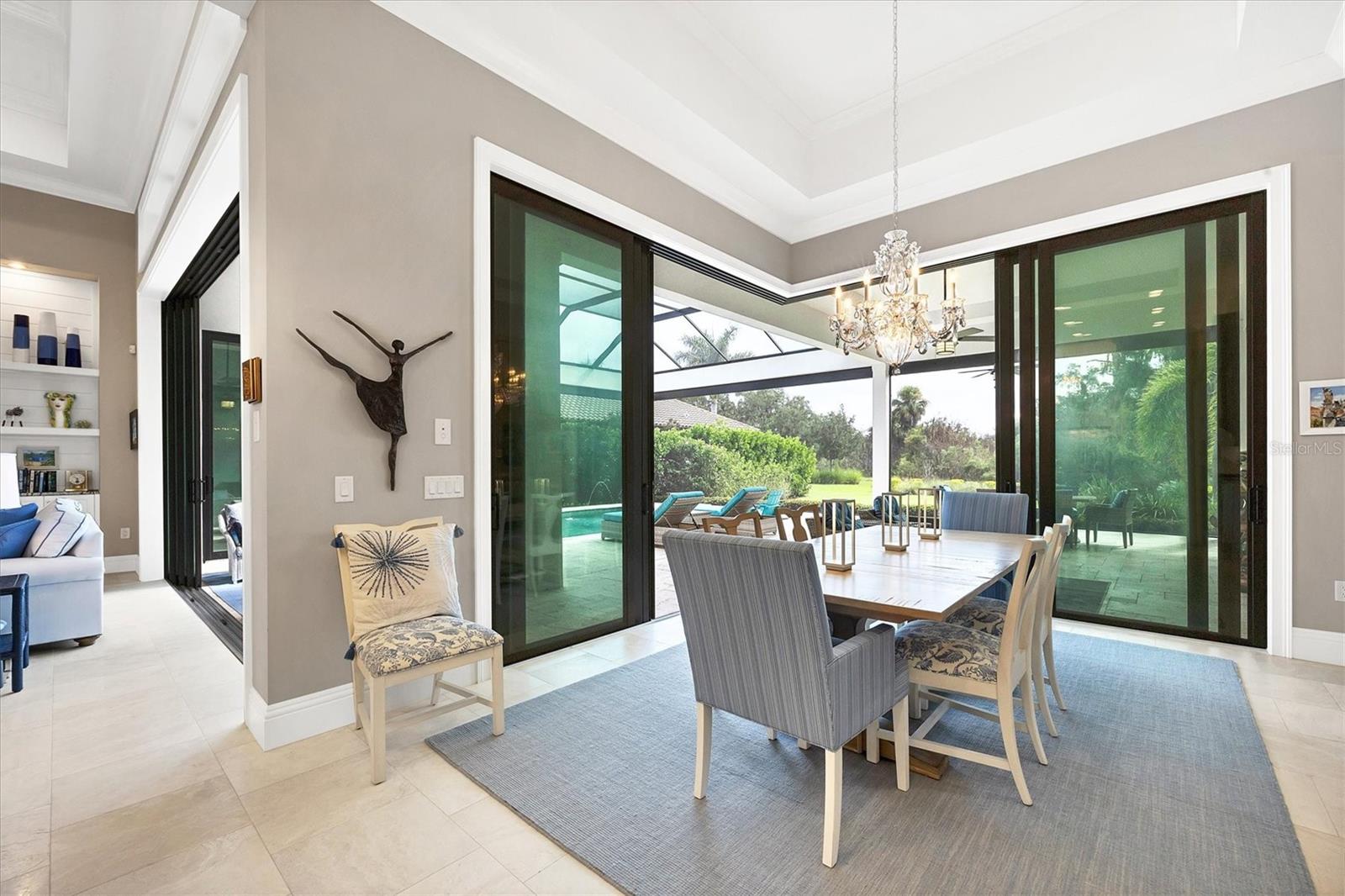 FOUNDERS CLUB - Residential