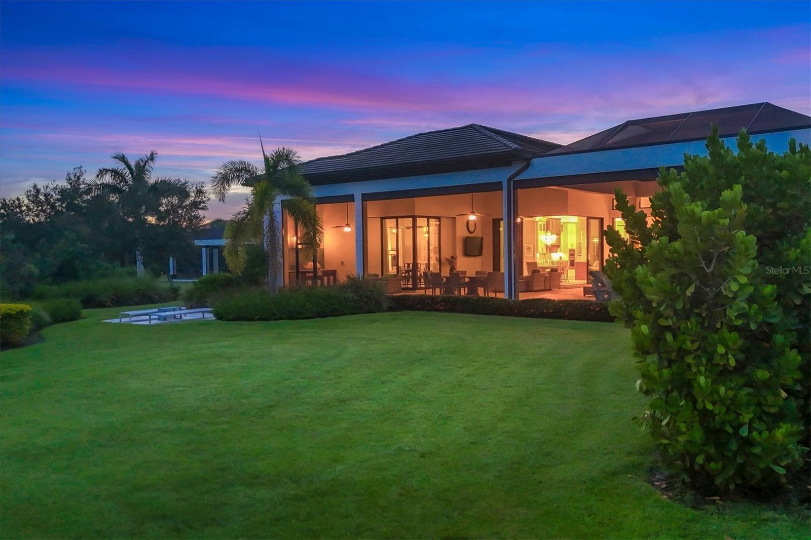 FOUNDERS CLUB - Residential