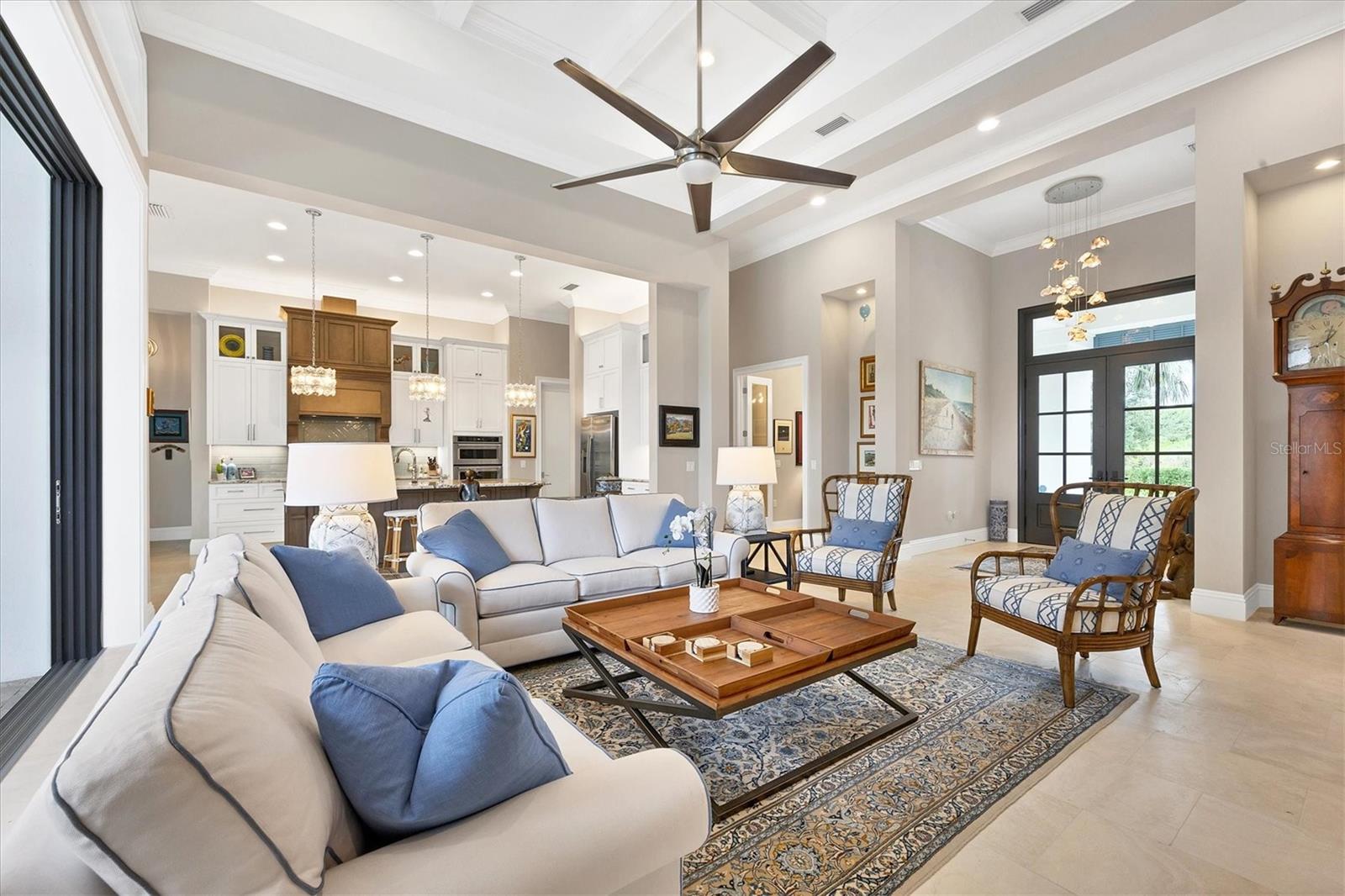 FOUNDERS CLUB - Residential